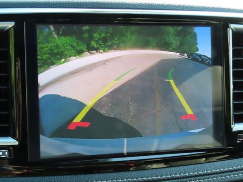 Certified 2025 Chrysler Pacifica Limited FWD image 6