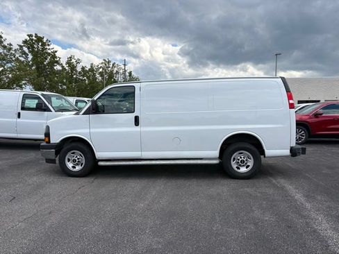 Used 2024 GMC Savana 2500 w/ Driver Convenience Package RWD image 2