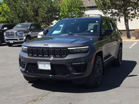Used 2025 Jeep Grand Cherokee Summit w/ Obsidian Package AWD/4WD image 4