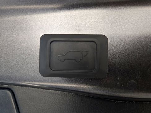 Used 2025 Toyota RAV4 XLE Premium image 32