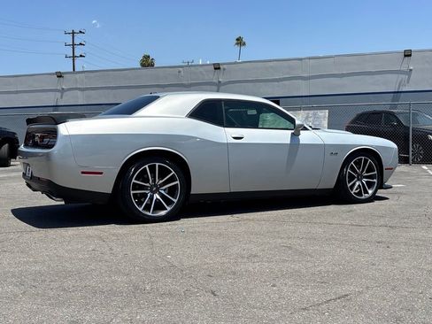 Used 2023 Dodge Challenger R/T RWD image 4