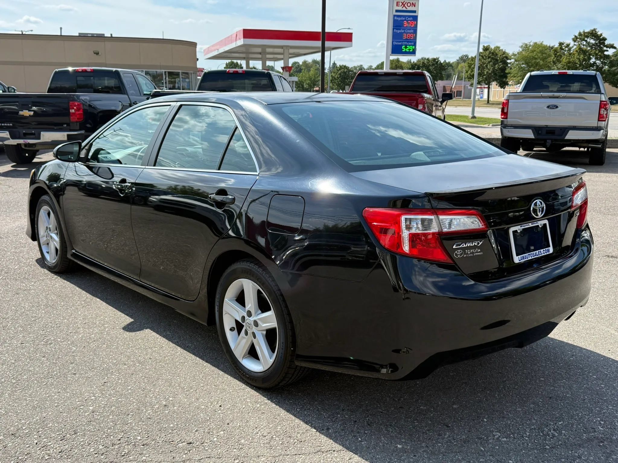 Used 2014 Toyota Camry SE FWD image 7