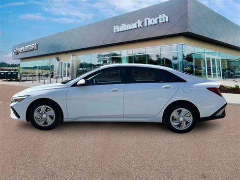 New 2025 Hyundai Elantra SE w/ Cargo Package image 3