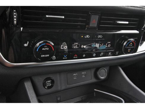 Certified 2025 Nissan Rogue SL w/ Tech Package AWD/4WD image 27