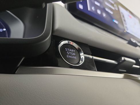 New 2025 Mitsubishi Outlander SE image 26