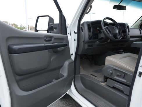 Used 2016 Nissan NV 3500 SL image 13