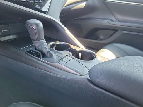 Used 2024 Toyota Camry SE image 29