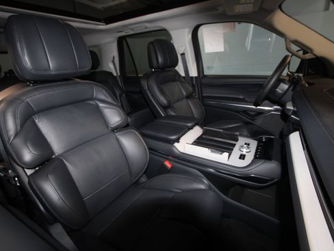 New 2025 Lincoln Navigator Reserve AWD/4WD image 23