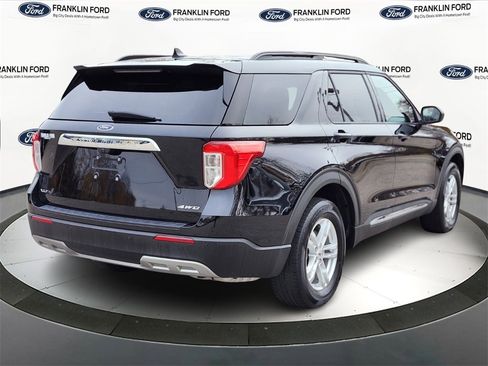 Certified 2022 Ford Explorer XLT w/ Equipment Group 202A image 5