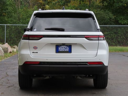 Certified 2024 Jeep Grand Cherokee Altitude image 14