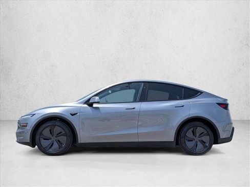 Used 2026 Tesla Model Y 2WD image 9