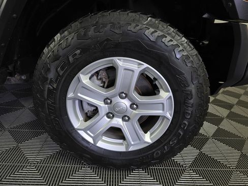 Used 2018 Jeep Wrangler Unlimited Sport S AWD/4WD image 9