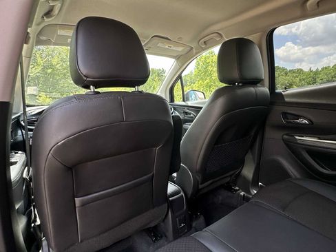 Certified 2021 Buick Encore Preferred w/ Safety Package FWD image 18