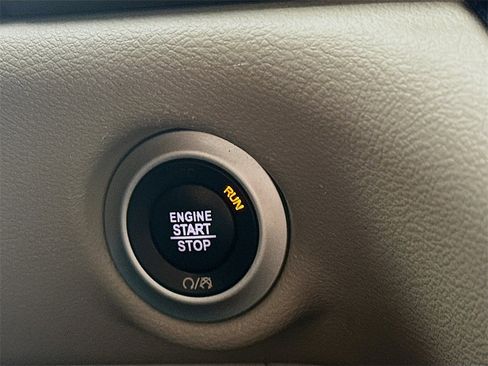 Used 2020 Chrysler Pacifica Touring image 27