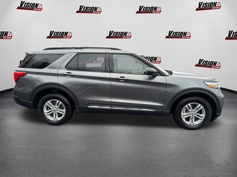 Used 2022 Ford Explorer XLT w/ Equipment Group 202A image 4