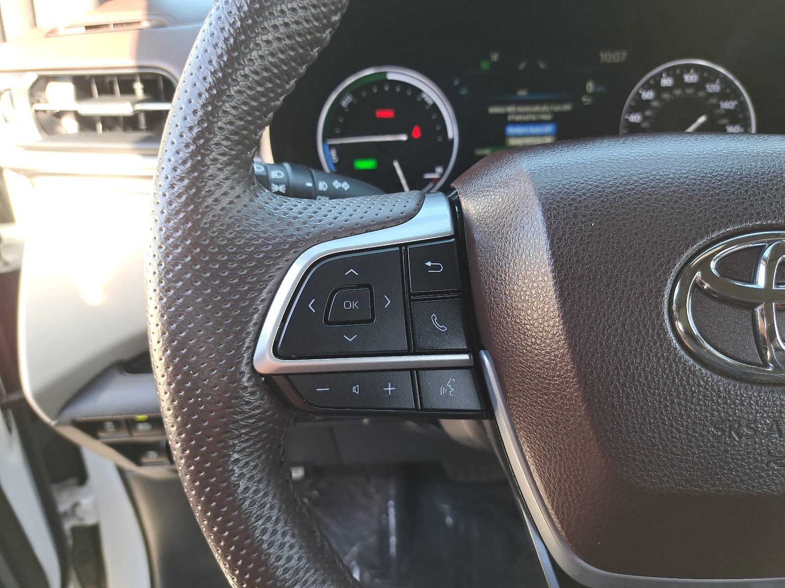 Used 2024 Toyota Sienna Platinum FWD image 19