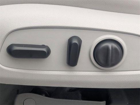 Used 2018 GMC Acadia SLT image 18