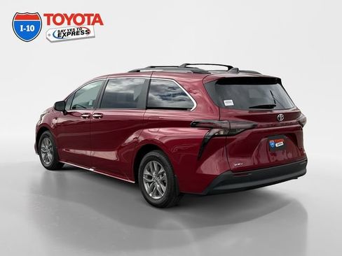Certified 2026 Toyota Sienna XLE FWD image 3