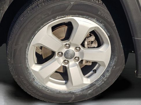 Used 2021 Jeep Compass Latitude image 16