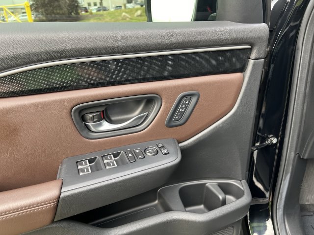 Used 2025 Honda Pilot Elite image 11