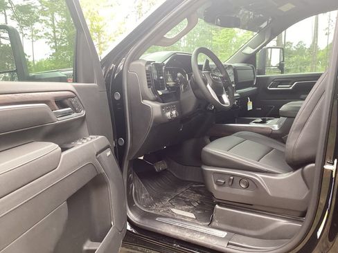 New 2026 GMC Sierra 2500 SLT w/ SLT Premium Package AWD/4WD image 15
