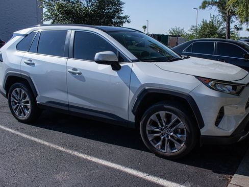 Used 2020 Toyota RAV4 Limited AWD/4WD image 3