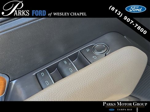 Used 2023 GMC Canyon Denali image 17