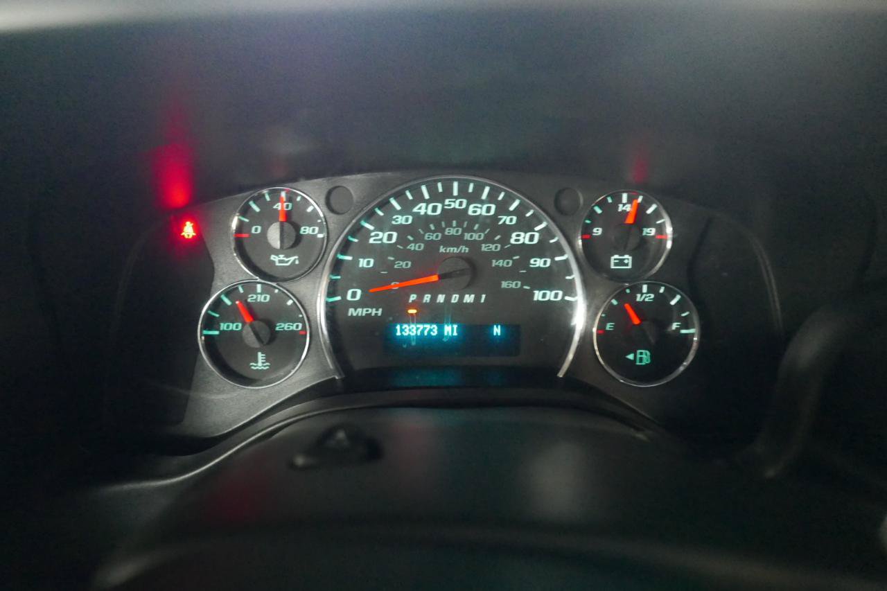 Used 2018 Chevrolet Express 2500 w/ Driver Convenience Package RWD image 12
