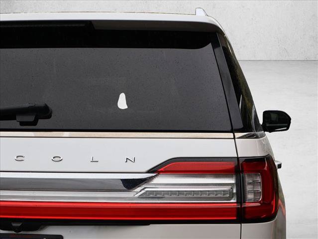Used 2018 Lincoln Navigator Select w/ Technology Package AWD/4WD image 8