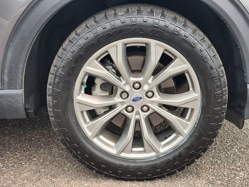 Used 2023 Ford Explorer Limited w/ Limited Technology Package AWD/4WD image 30