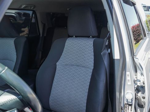 Used 2016 Toyota 4Runner SR5 AWD/4WD image 16