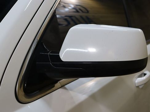 Used 2017 Chevrolet Suburban LT image 13