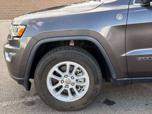 Used 2019 Jeep Grand Cherokee Laredo AWD/4WD image 11
