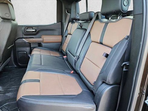 Used 2019 Chevrolet Silverado 1500 High Country w/ Technology Package image 18