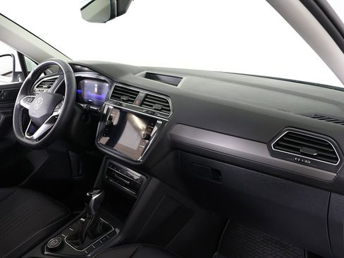 Used 2022 Volkswagen Tiguan SE image 27