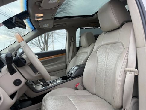 Used 2010 Lincoln MKT Base 4dr Crossover image 13