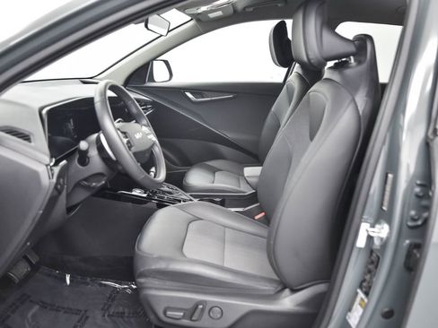 Used 2024 Kia Niro EX image 13