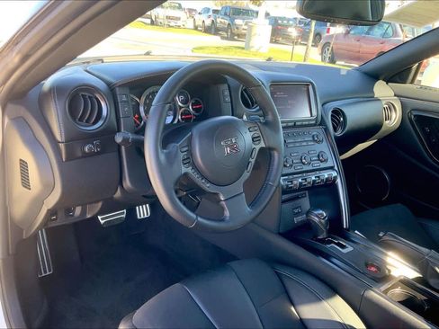 Used 2015 Nissan GT-R Premium image 15