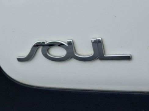 Used 2018 Kia Soul + FWD image 29