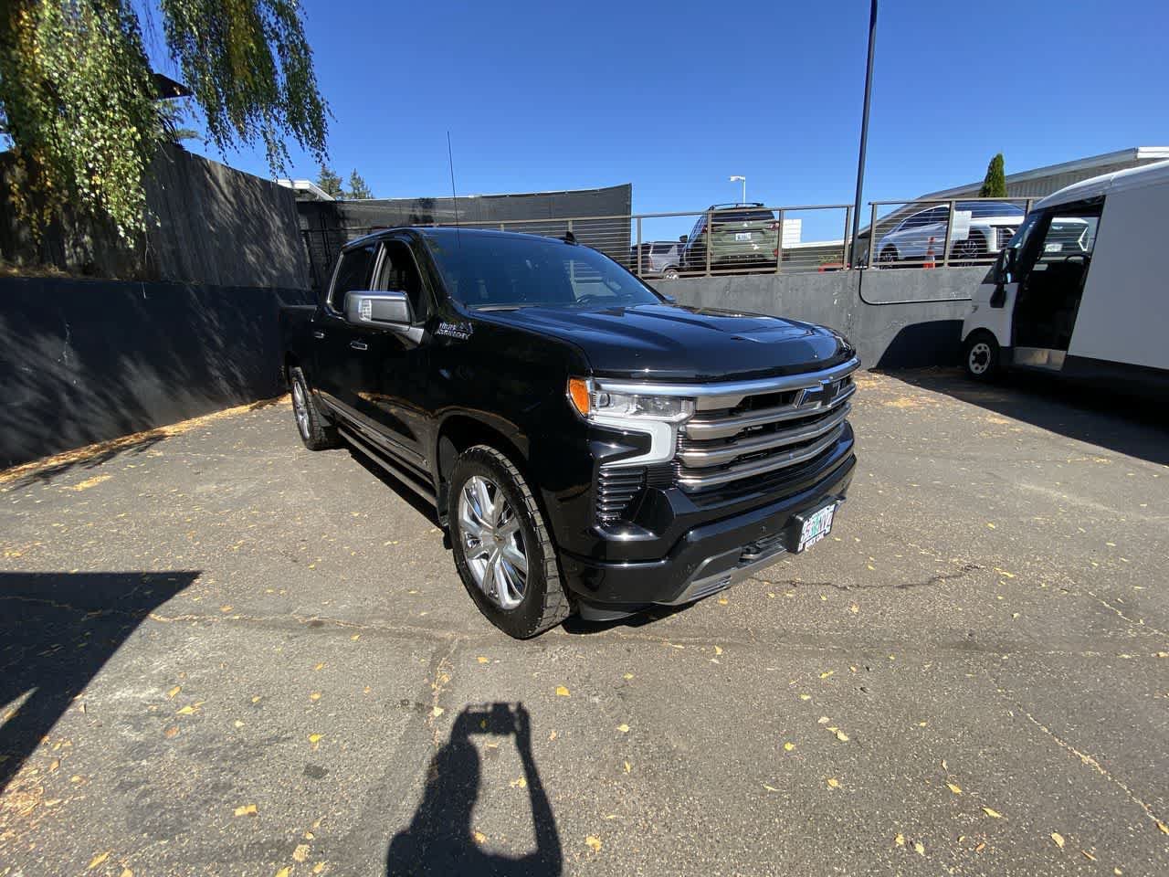 Used 2022 Chevrolet Silverado 1500 High Country w/ Technology Package AWD/4WD image 8