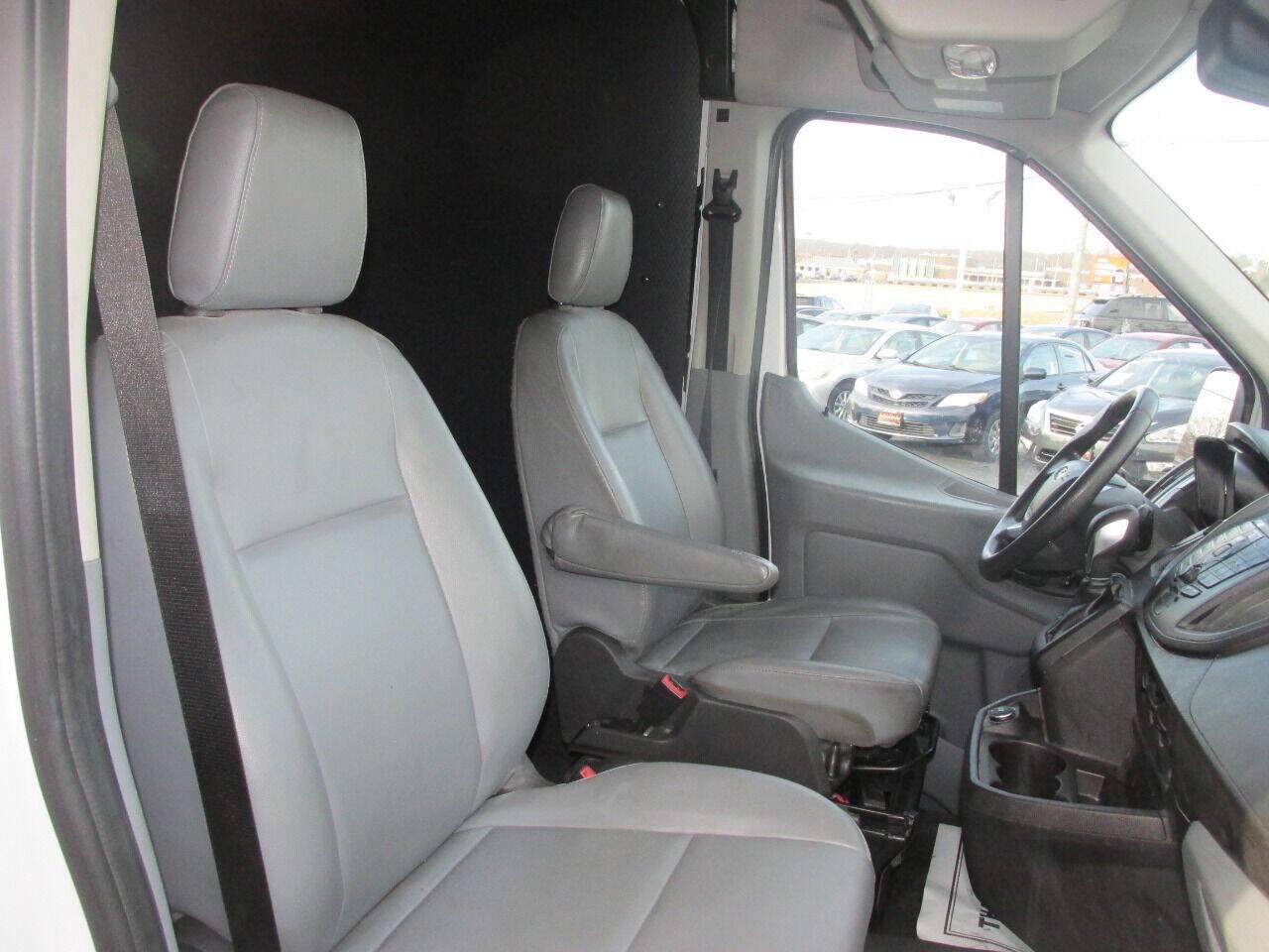 Used 2018 Ford Transit 250 148 Medium Roof RWD image 17