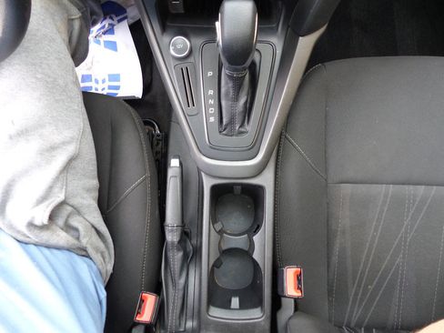 Used 2017 Ford Focus SEL FWD image 33