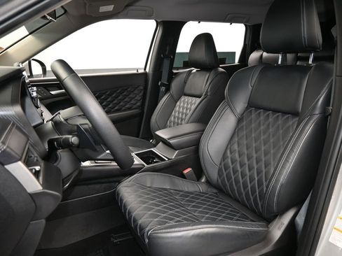 Used 2023 Mitsubishi Outlander SEL image 10