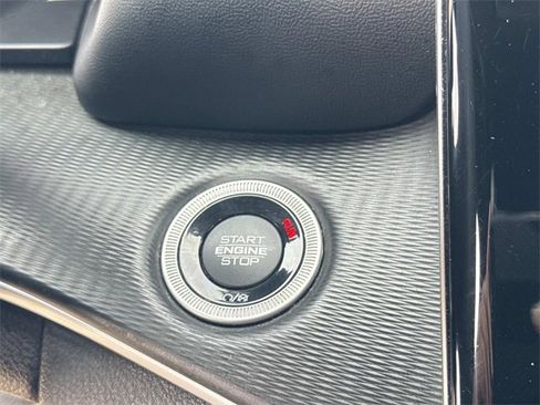 Used 2023 Jeep Grand Cherokee L Laredo image 17