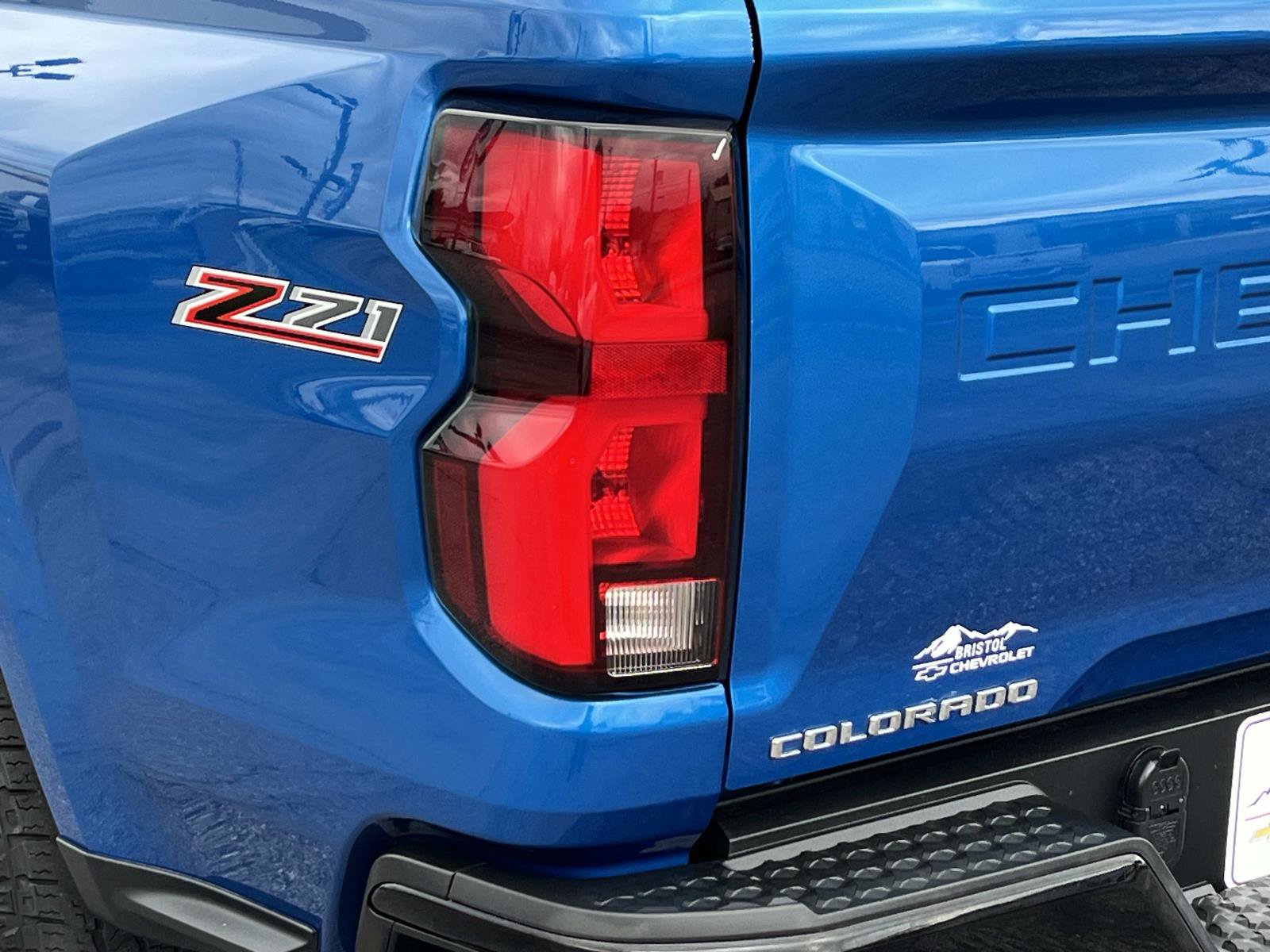 Used 2023 Chevrolet Colorado Z71 w/ Z71 Convenience Package 2 AWD/4WD image 6