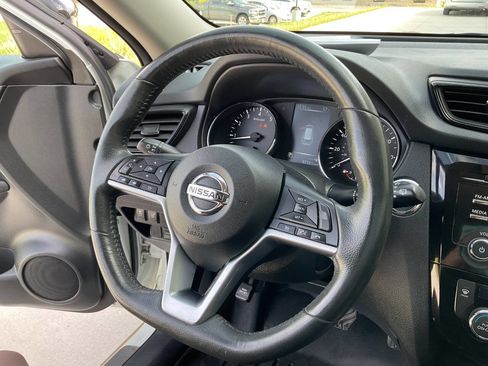 Used 2017 Nissan Rogue SV w/ Midnight Edition Package AWD/4WD image 18