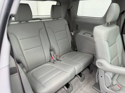 Used 2019 GMC Acadia SLT FWD image 16