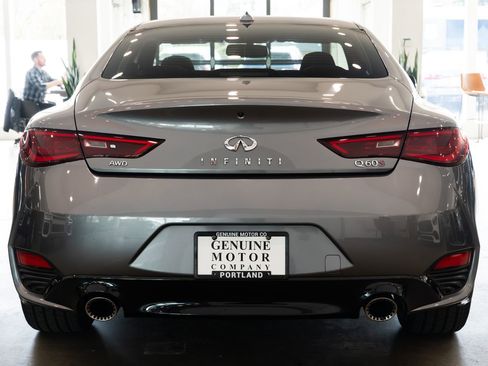 Used 2017 INFINITI Q60 Red Sport 400 AWD/4WD image 5