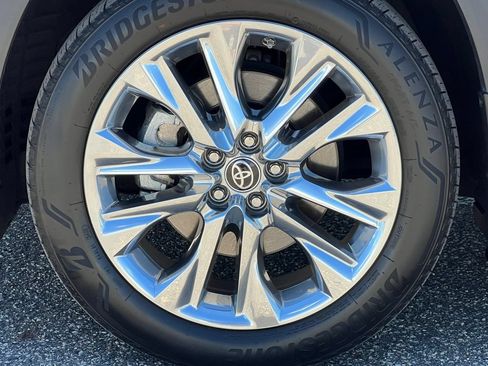 Used 2022 Toyota Highlander Limited AWD/4WD image 7