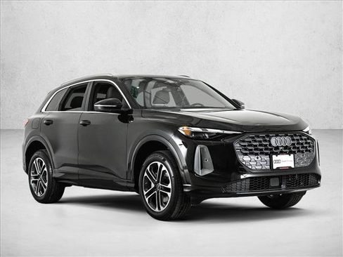 Certified 2025 Audi Q5 Premium w/ Convenience Package AWD/4WD image 3